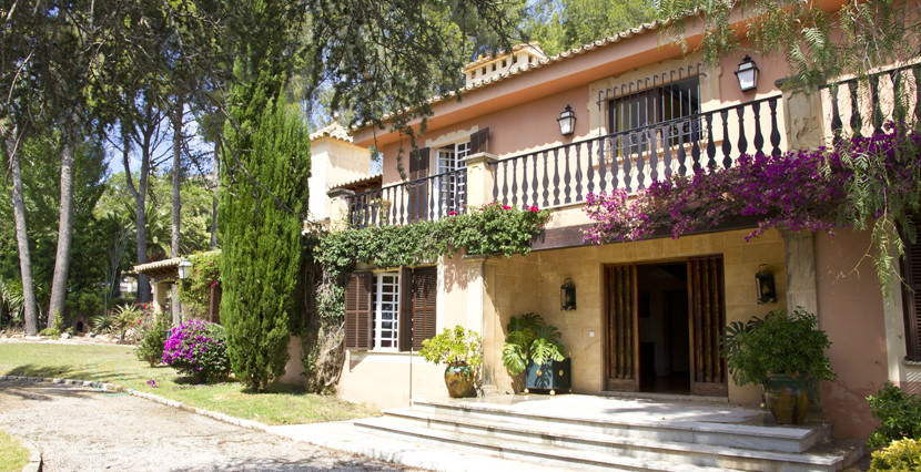 unique villas mallorca lovely villa to be reformed for sale in Son Vida entrance