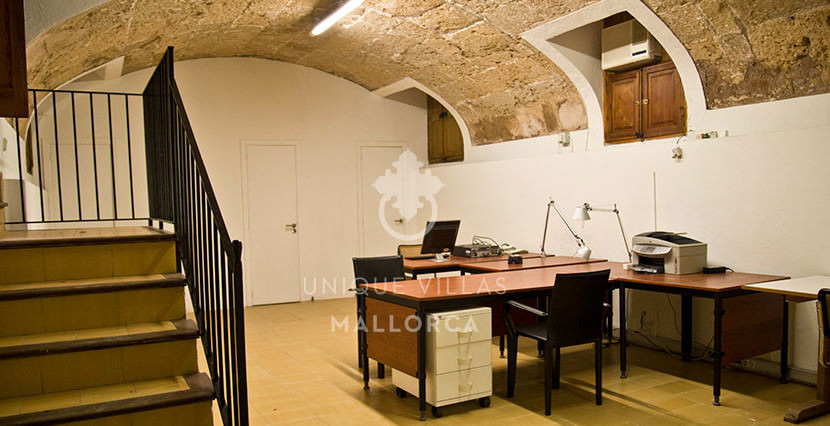 Flat with Character for Sale in Palma Center-uvm130a cellar