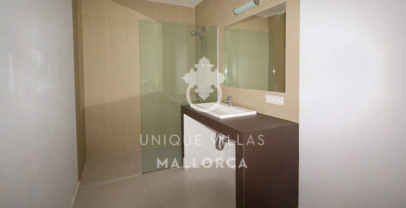 modern ground floor for sale in Santa Ponsa bathroom