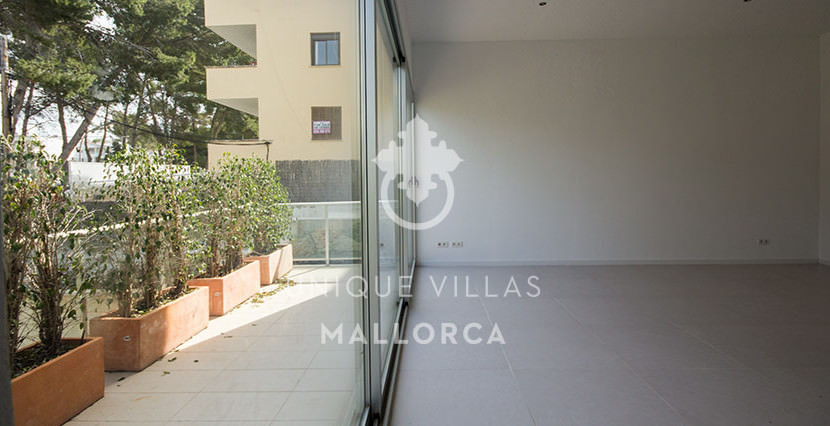 modern ground floor for sale in Santa Ponsa garden