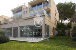 modern ground floor for sale in Santa Ponsa garden view