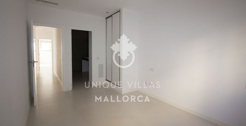 modern ground floor for sale in Santa Ponsa hallway
