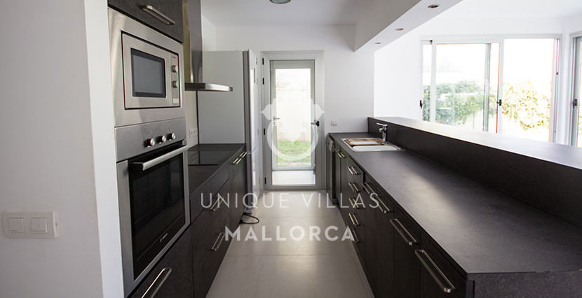 modern ground floor for sale in Santa Ponsa open kitchen