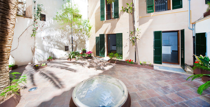 unique villas mallorca luxury ground floor apartment for Sale in Old Town Palma private patio