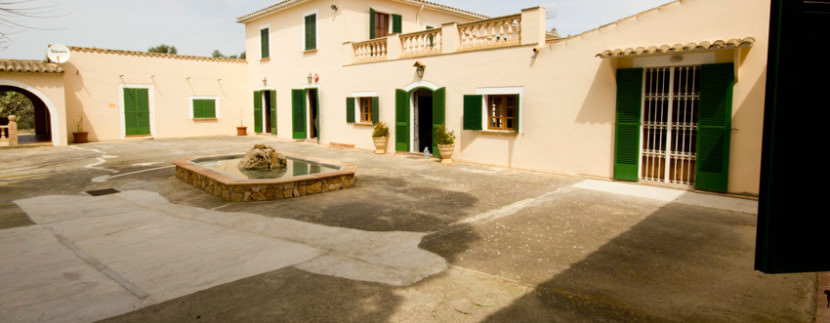 unique-villas-mallorca-modern-country-house-for-sale-in-Alaro-patio
