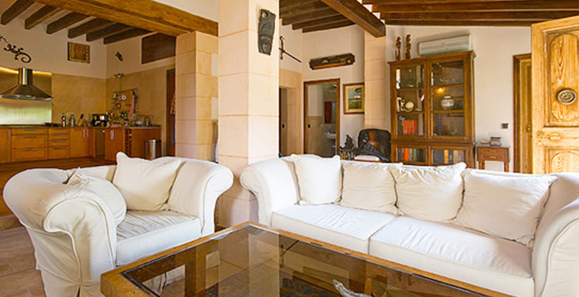uniquevillasmallorca-historical-property-.jpgold-¡pgtown-of-palma-living-room-view