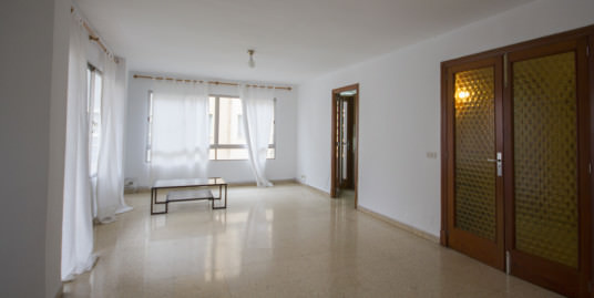 Bright Flat to renovate for Sale in Palma-uvm136