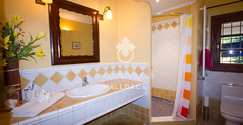 unique villas mallorca finca for sale in sencelles bathroom