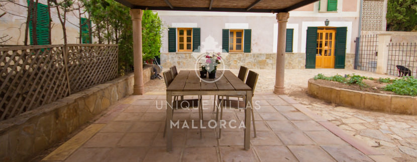 unique villas mallorca house for sale in La Bonanova porch area