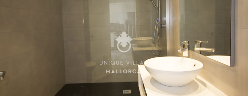 uniquevillasmallorca reformed flat for sale in Palma center bathroom